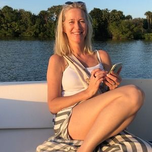 Meet your Posher, Laraine